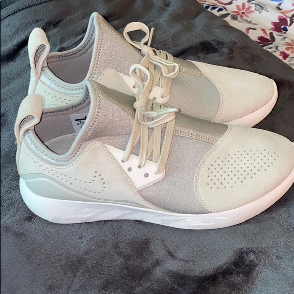 Nike Shoes - Women’s Nike tennis shoes